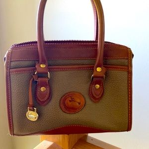 Dooney &Bourke  EUC between small and medium handbag